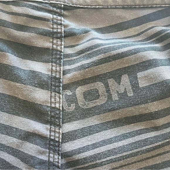 Volcom Toddler Board Shorts 3T - Picture 6 of 6